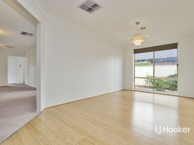 8 Seaside Close, Seabrook VIC 3028