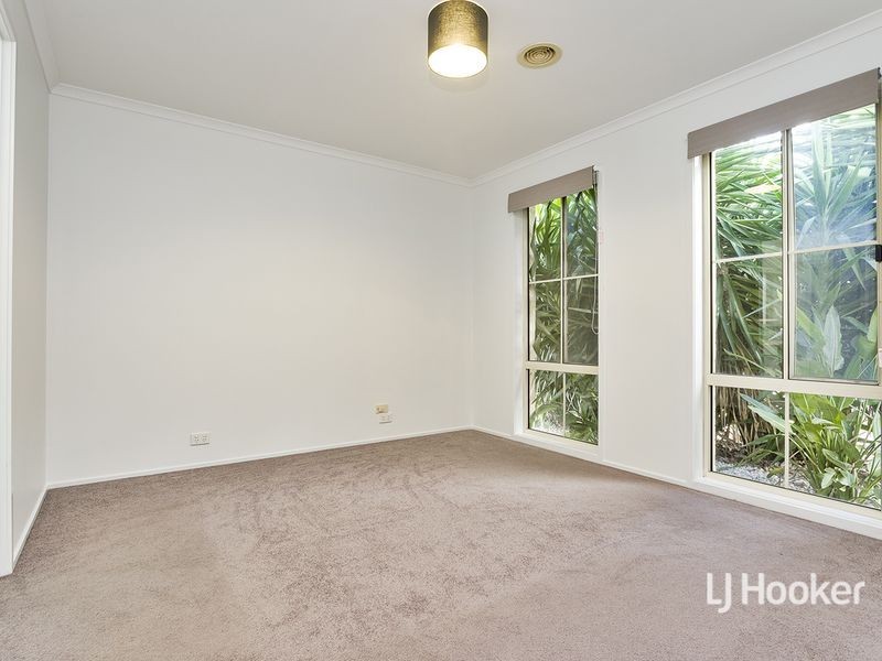 8 Seaside Close, Seabrook VIC 3028