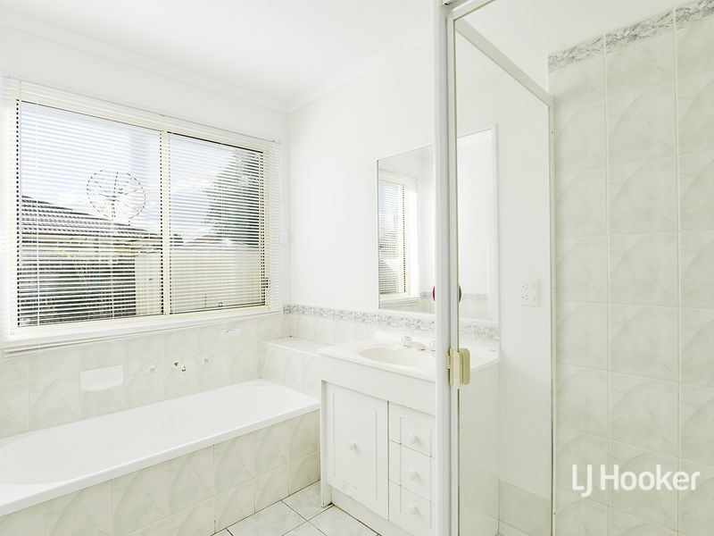 8 Seaside Close, Seabrook VIC 3028