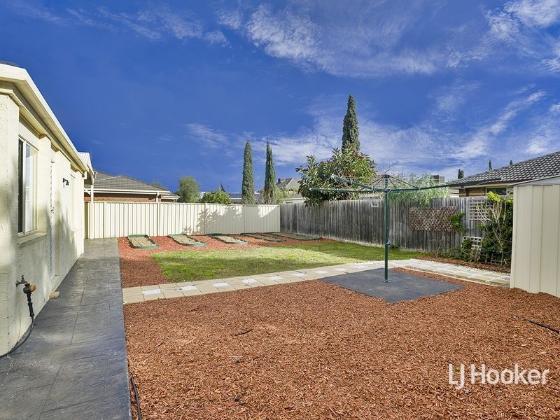 8 Seaside Close, Seabrook VIC 3028