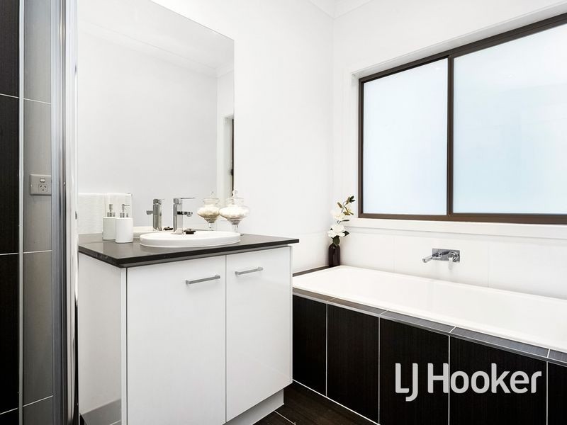 26 Castletown Boulevard, Melton South VIC 3338