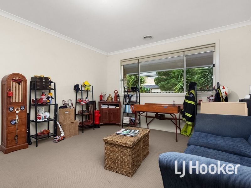 16 North Shore Drive, Sanctuary Lakes VIC 3030