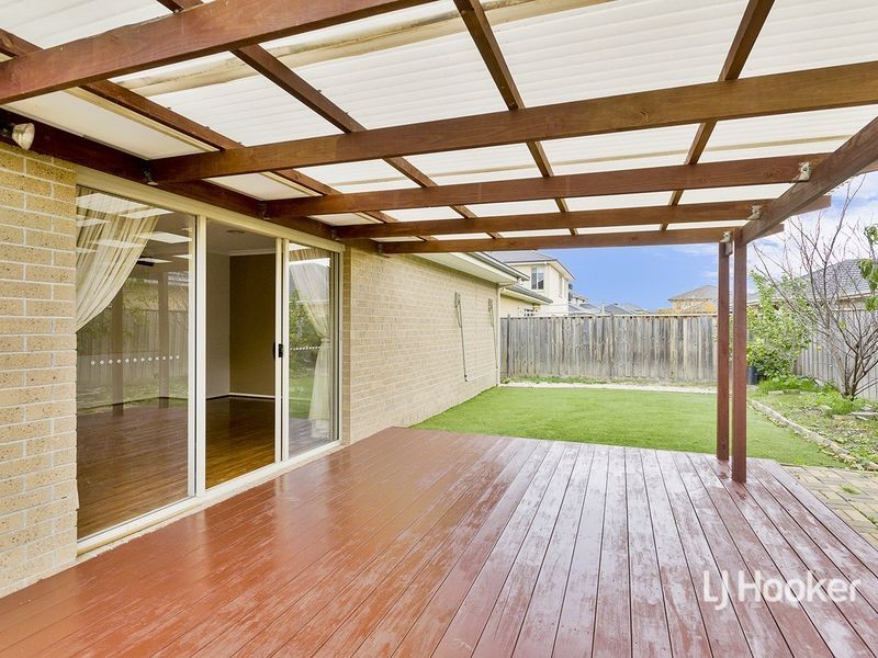 8 Tarcoola Crescent, Sanctuary Lakes VIC 3030