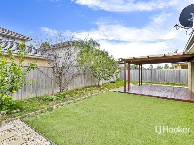 8 Tarcoola Crescent, Sanctuary Lakes VIC 3030