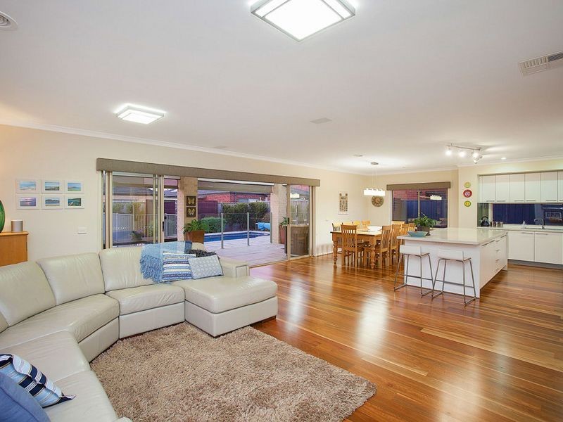 8 Ribbon Close, Point Cook VIC 3030