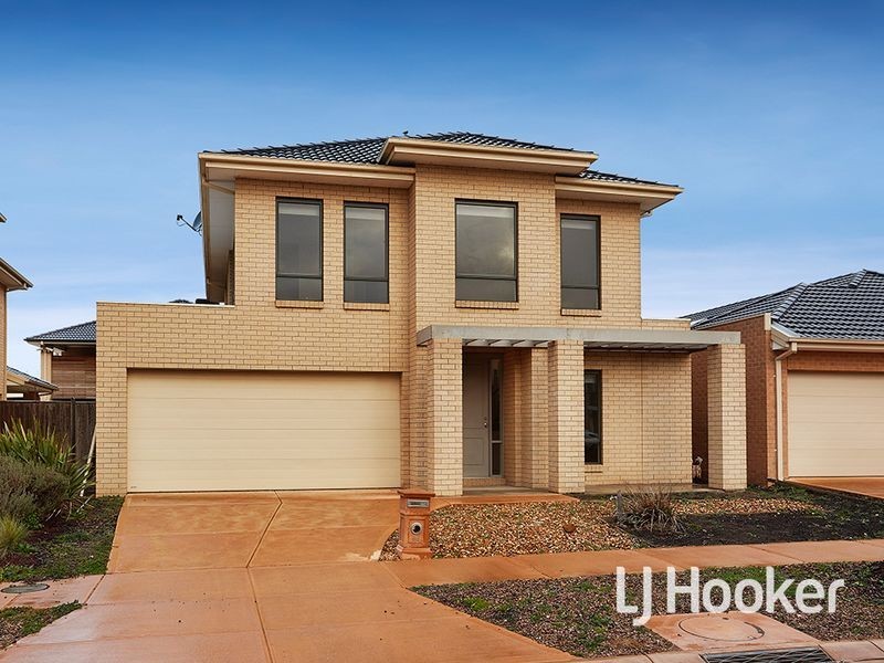 16 Seafarer Way, Sanctuary Lakes VIC 3030