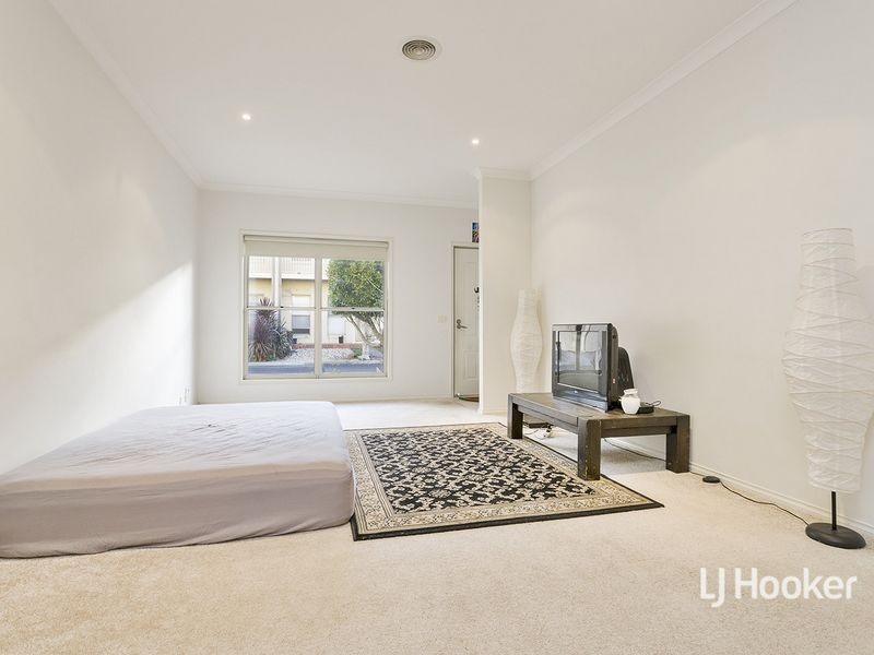 18/14 Mickleton Grove, Point Cook VIC 3030