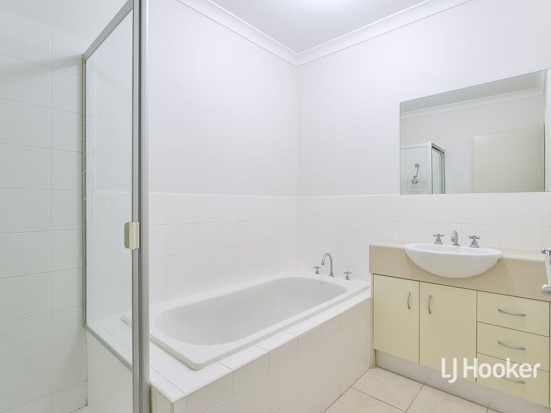 18/14 Mickleton Grove, Point Cook VIC 3030
