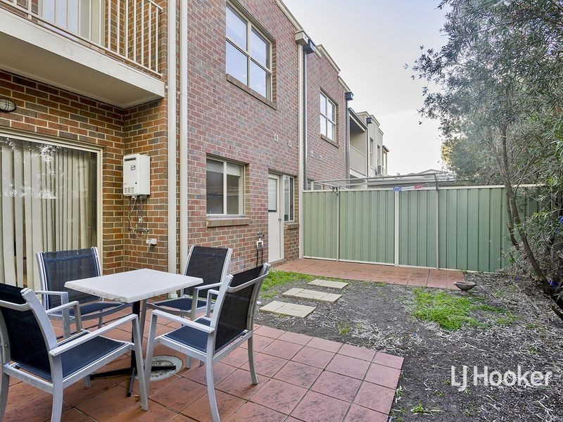 18/14 Mickleton Grove, Point Cook VIC 3030