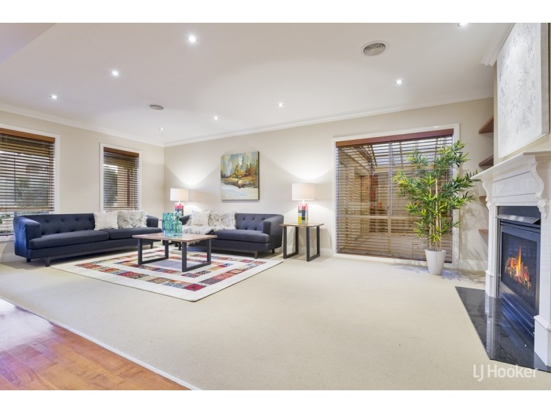 18 Creswick Drive, Point Cook VIC 3030