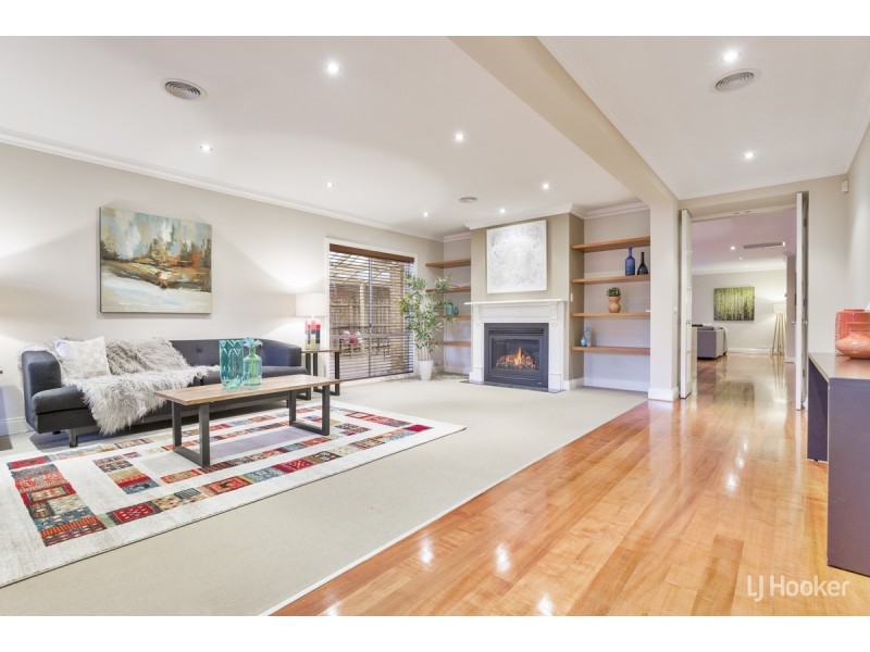 18 Creswick Drive, Point Cook VIC 3030