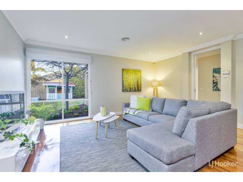 18 Creswick Drive, Point Cook VIC 3030