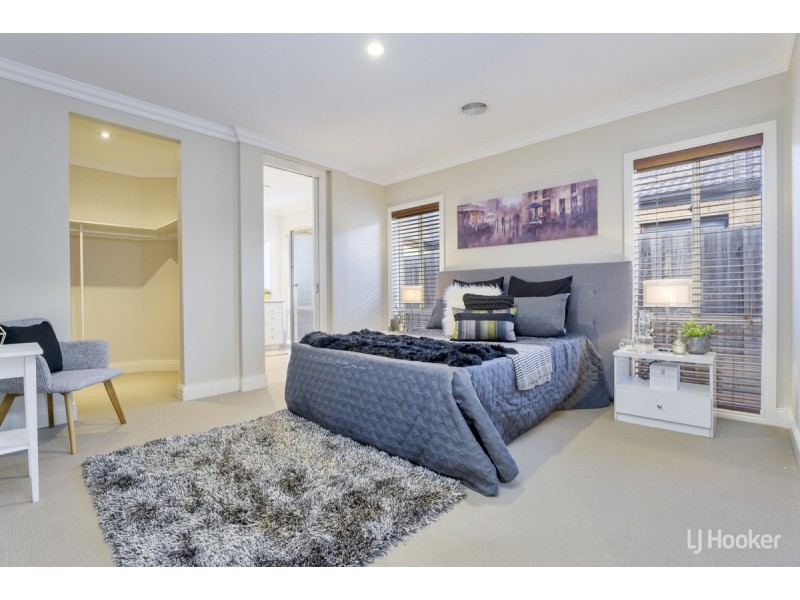 18 Creswick Drive, Point Cook VIC 3030