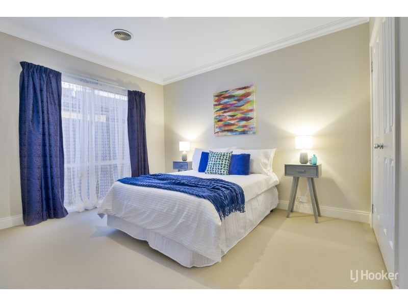 18 Creswick Drive, Point Cook VIC 3030