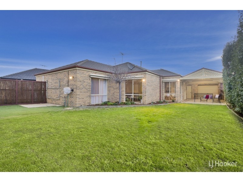 18 Creswick Drive, Point Cook VIC 3030