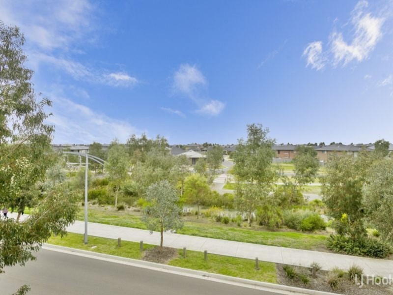 16 Honolulu Drive, Point Cook VIC 3030