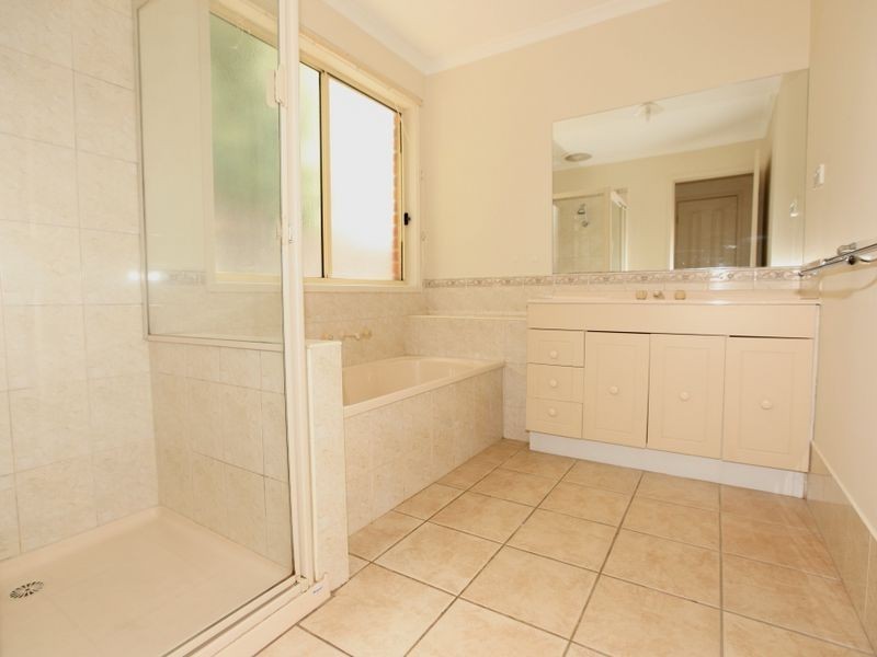2 Contessa Court, Point Cook VIC 3030