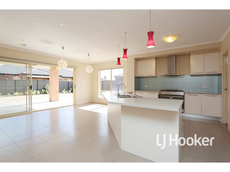 15 Oliver Place, Point Cook VIC 3030