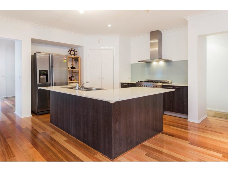 92 Rowland Drive, Point Cook VIC 3030