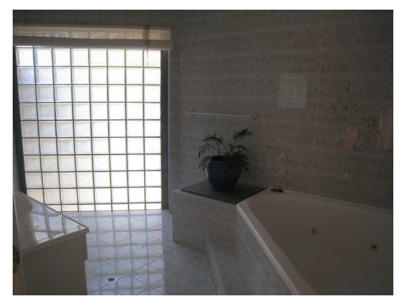 8 Moonbi Place, Kareela NSW 2232