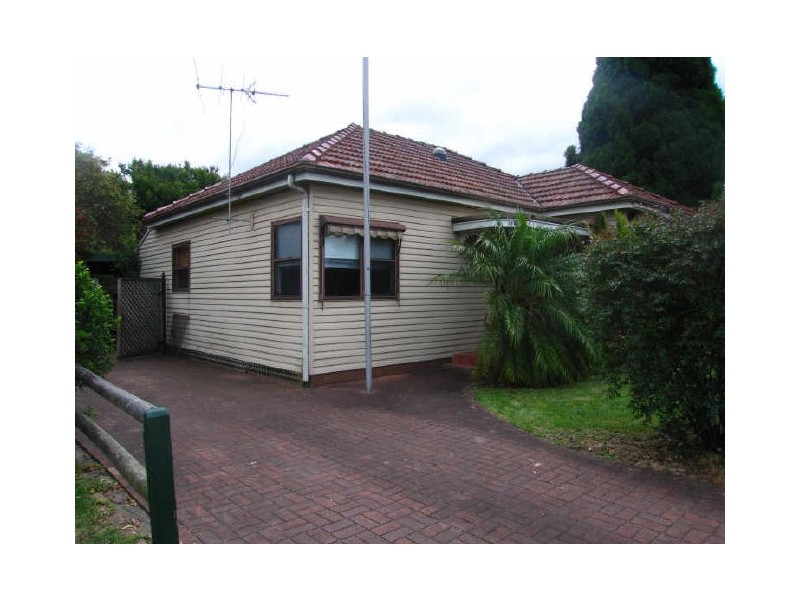 137 Jannali Ave, Sutherland NSW 2232