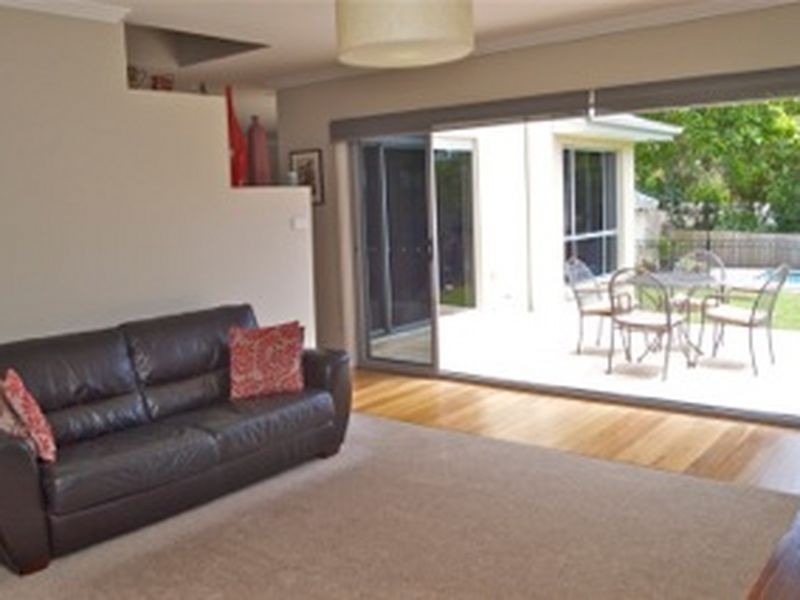 27 Girraween Avenue, Como NSW 2226