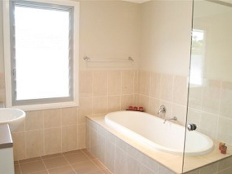 27 Girraween Avenue, Como NSW 2226