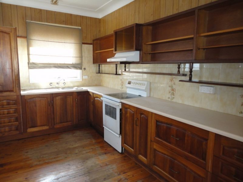 12 Wollun Street, Como NSW 2226