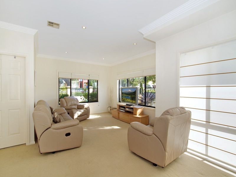 2/21 Forest Road, Yowie Bay NSW 2228