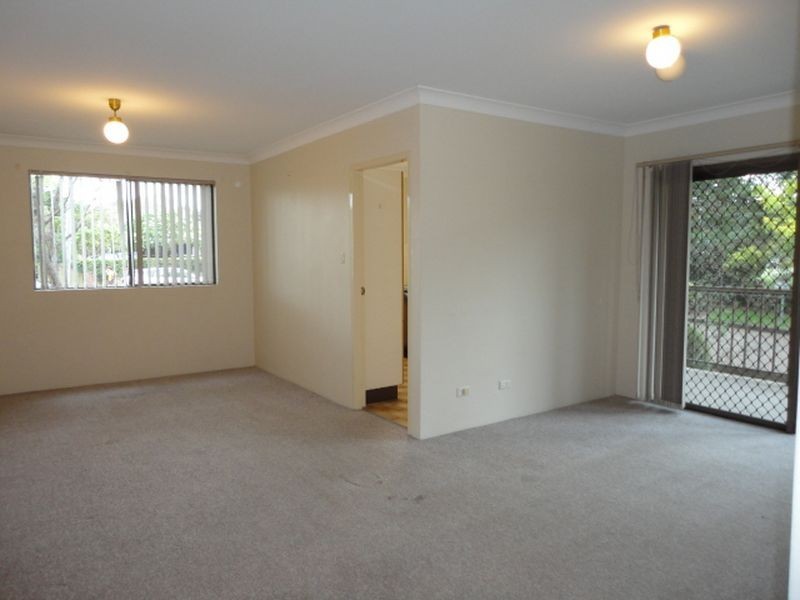 2/131 Oak Road, Kirrawee NSW 2232