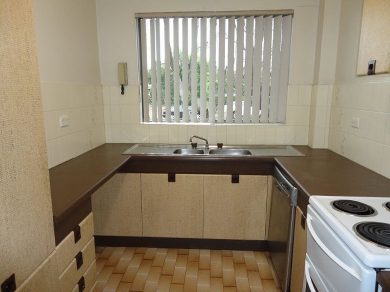 2/131 Oak Road, Kirrawee NSW 2232