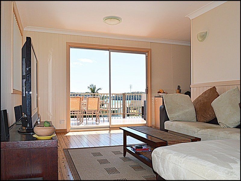 31 Binnalong Street, Dalmeny NSW 2546