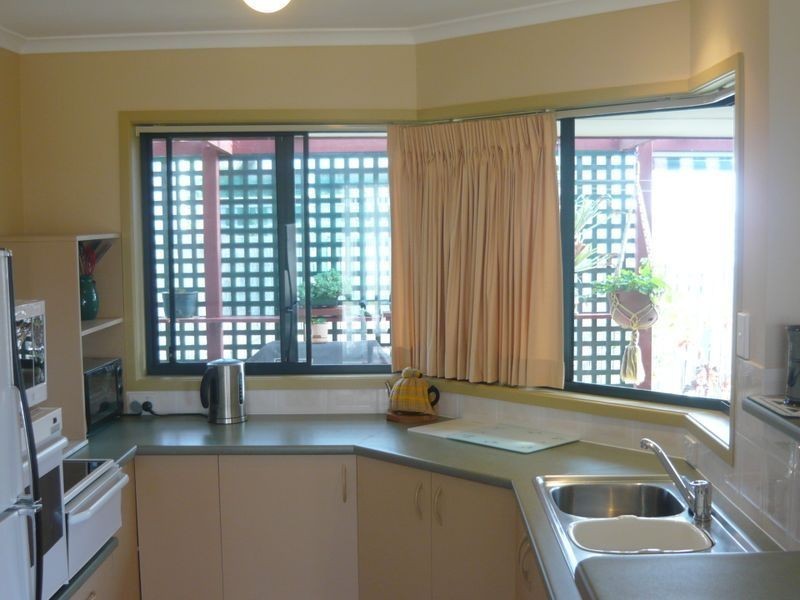 2/33 Noble Parade, Dalmeny NSW 2546