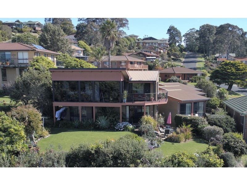 8 Warbler Crescent, North Narooma NSW 2546