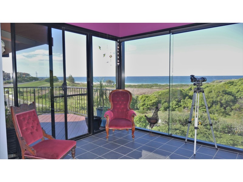 8 Warbler Crescent, North Narooma NSW 2546