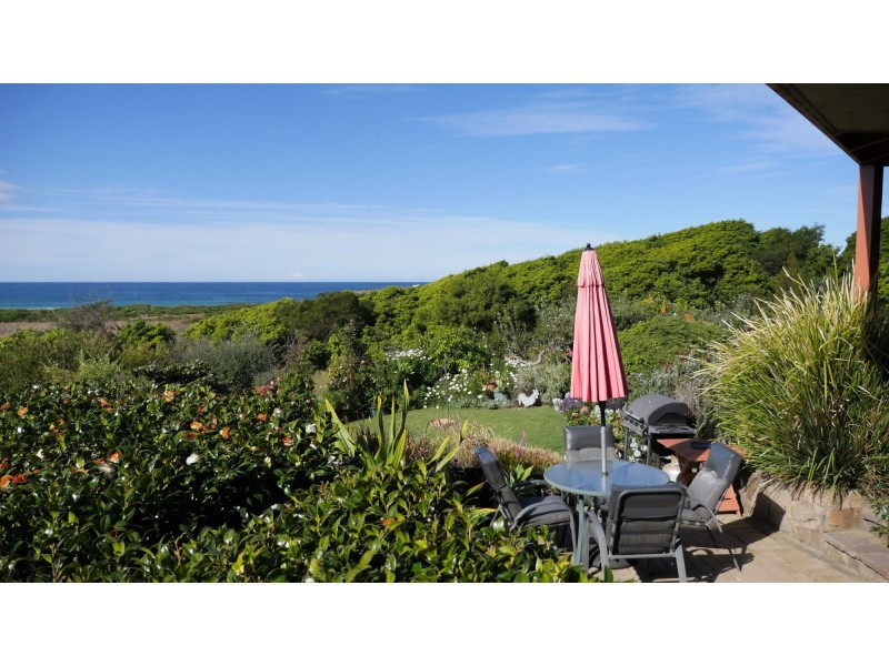 8 Warbler Crescent, North Narooma NSW 2546