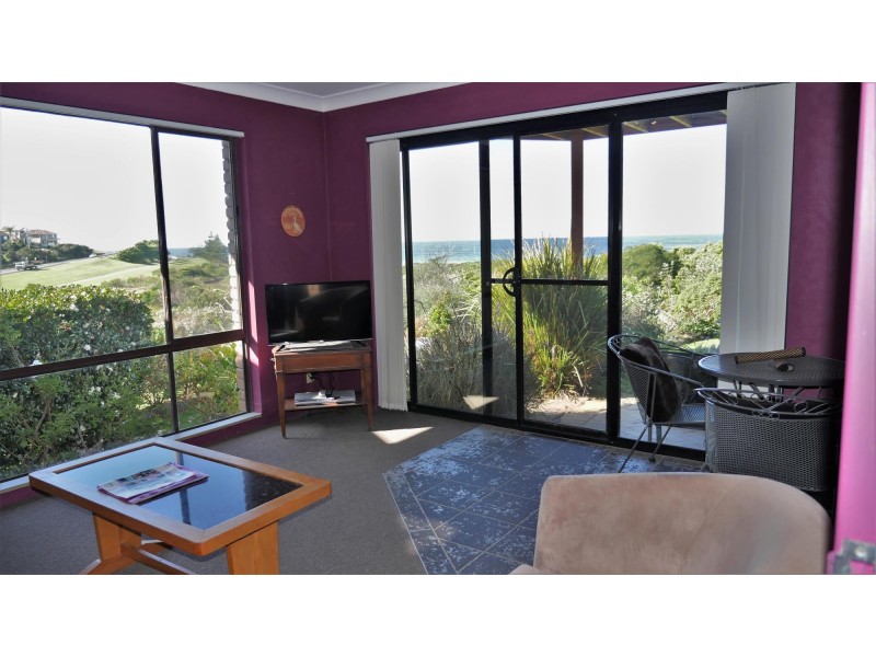 8 Warbler Crescent, North Narooma NSW 2546