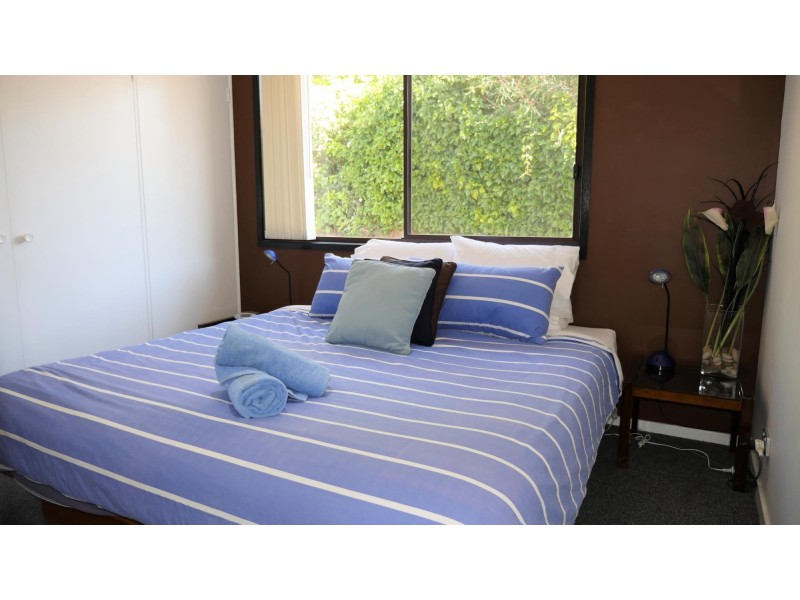 8 Warbler Crescent, North Narooma NSW 2546