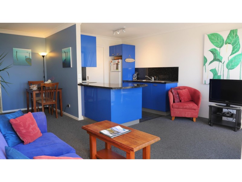 8 Warbler Crescent, North Narooma NSW 2546