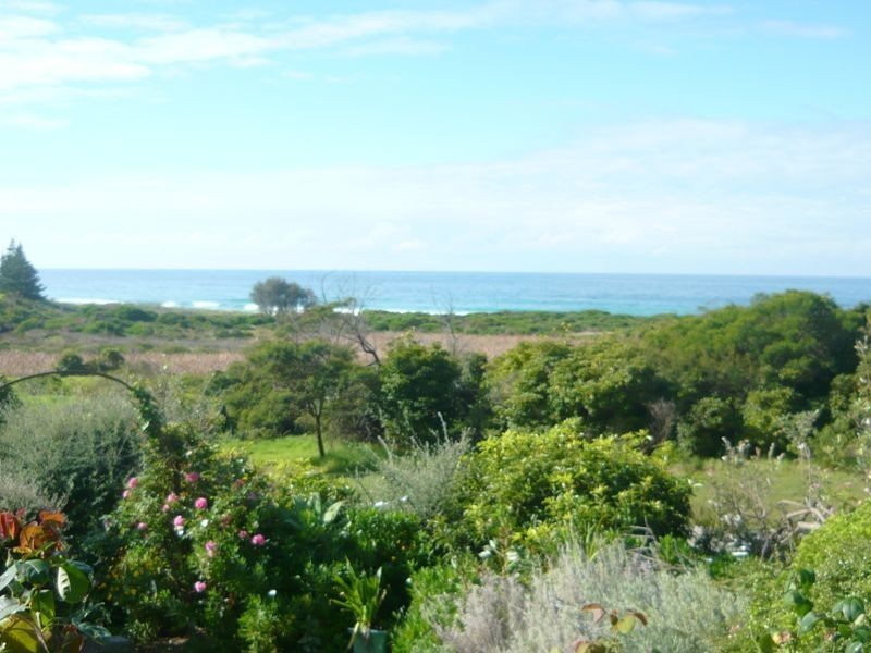 8 Warbler Crescent, North Narooma NSW 2546