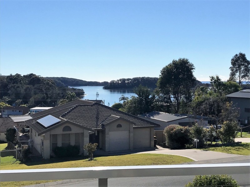 4 Dulip Close, Dalmeny NSW 2546