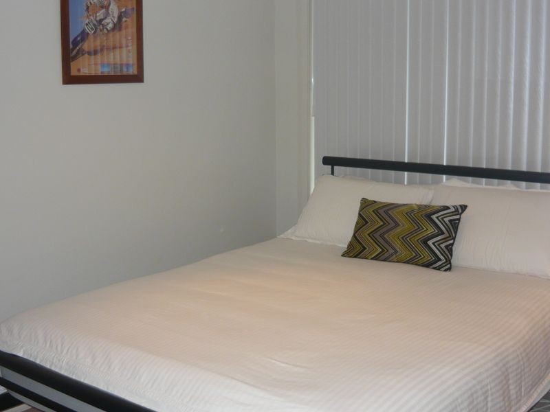 2/11 Binalong Street, Dalmeny NSW 2546