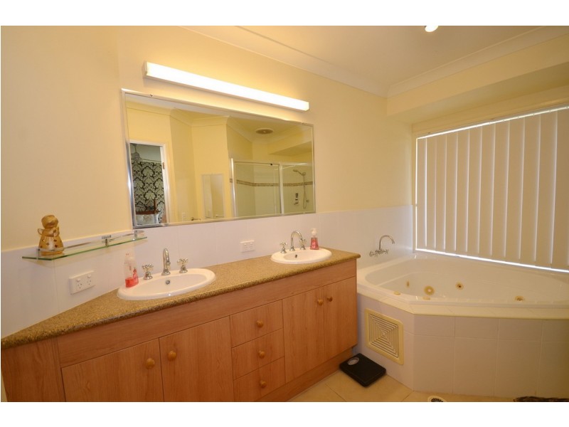 42-46 Hinchcliffe Drive, Kooralbyn QLD 4285
