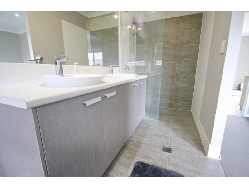 33 Seawest Street, Yarrabilba QLD 4207