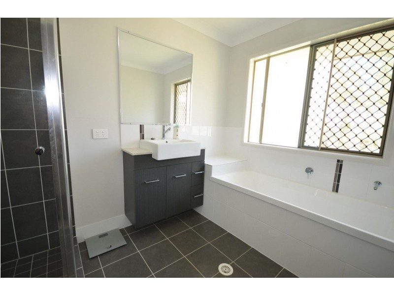 162-164 Campbell Drive, Kooralbyn QLD 4285