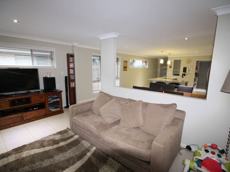 5 Huggins Avenue, Yarrabilba QLD 4207