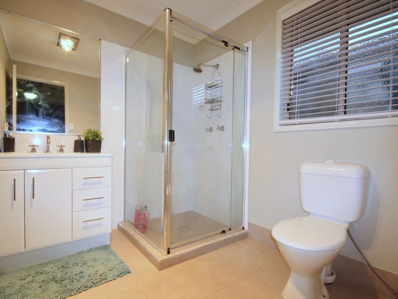 5 Huggins Avenue, Yarrabilba QLD 4207