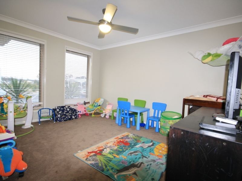 5 Huggins Avenue, Yarrabilba QLD 4207