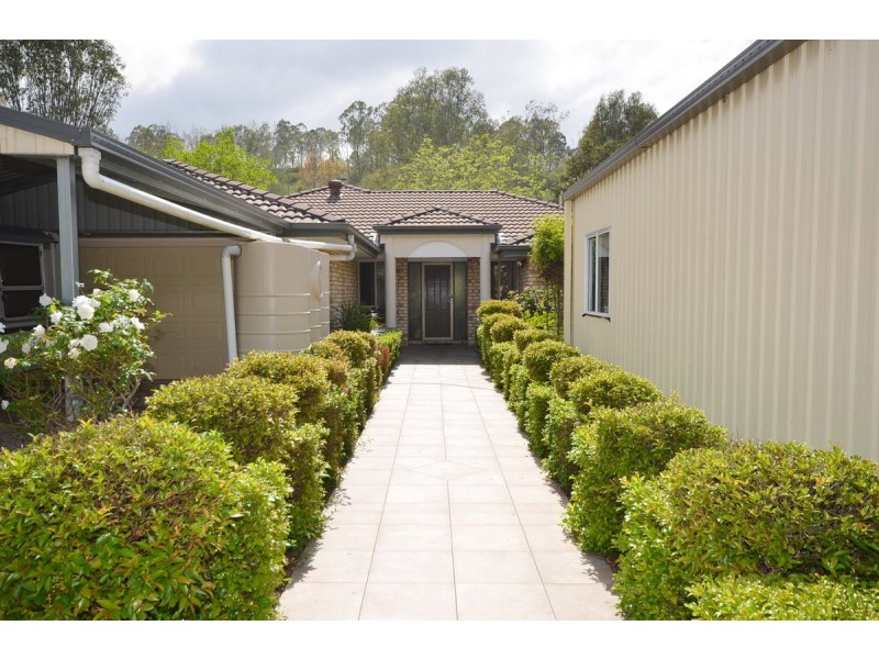 15 Walker Drive, Kooralbyn QLD 4285