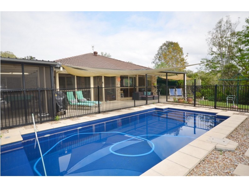 15 Walker Drive, Kooralbyn QLD 4285